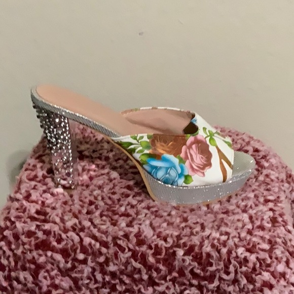 Shoes - Picture 2 of 4